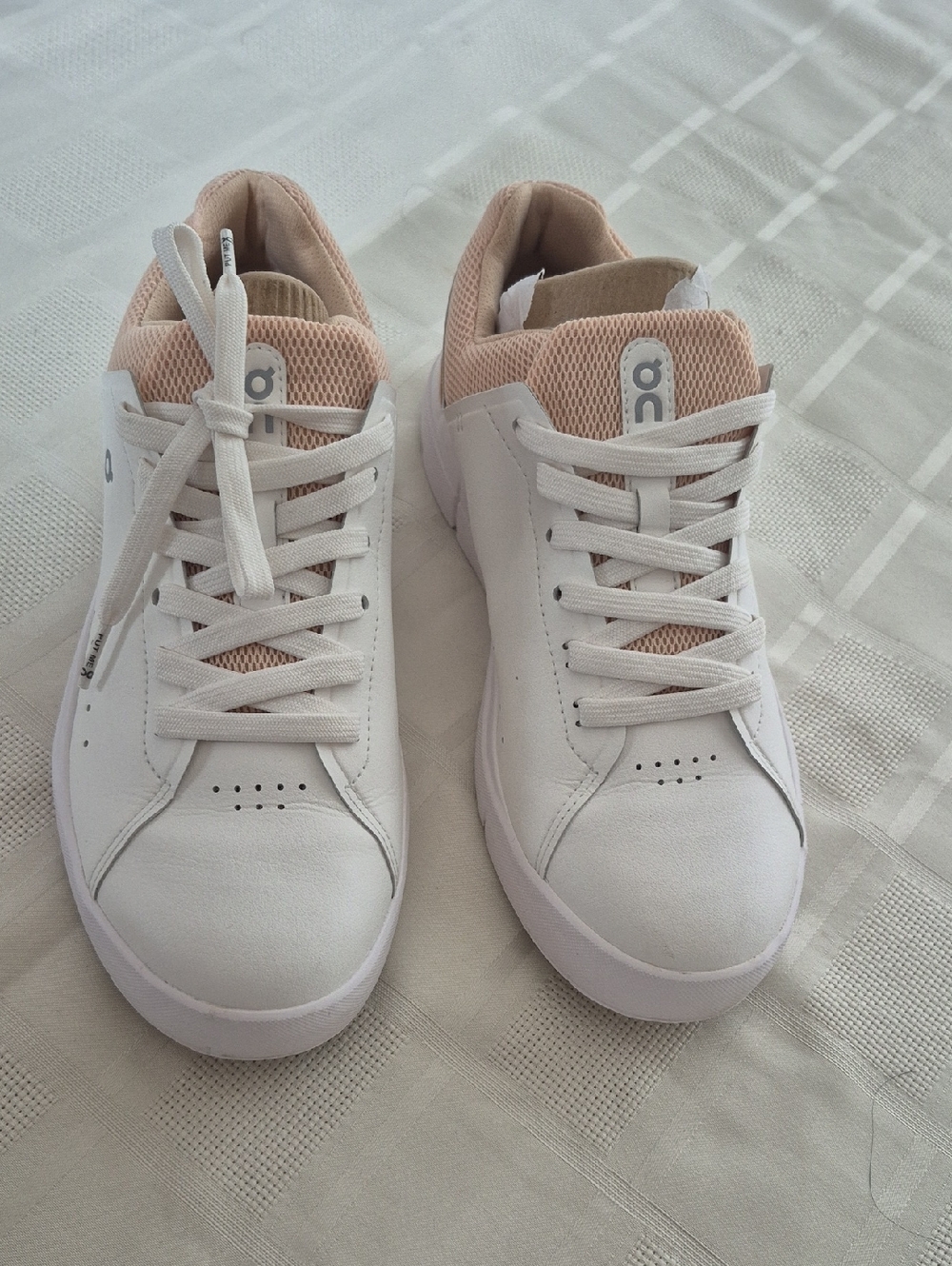 On Running Women’s The Rogers White & Peach Mesh-Accent Sneakers